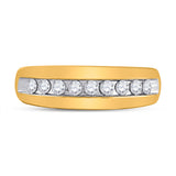 Anillo de boda de una sola hilera de diamantes redondos para hombre de oro amarillo de 10 quilates, 1/2 quilates 