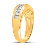 Anillo de boda de una sola hilera de diamantes redondos para hombre de oro amarillo de 10 quilates, 1/2 quilates 