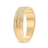 Anillo de boda trenzado de oro amarillo de 14 quilates para hombre con diamantes redondos de 1/3 quilates 