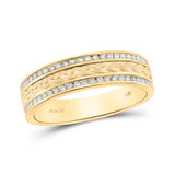 Anillo de boda trenzado de oro amarillo de 14 quilates para hombre con diamantes redondos de 1/3 quilates 