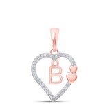 Colgante de oro rosa de 10 quilates para mujer con diamante redondo B y letra en forma de corazón de 1/10 quilates 